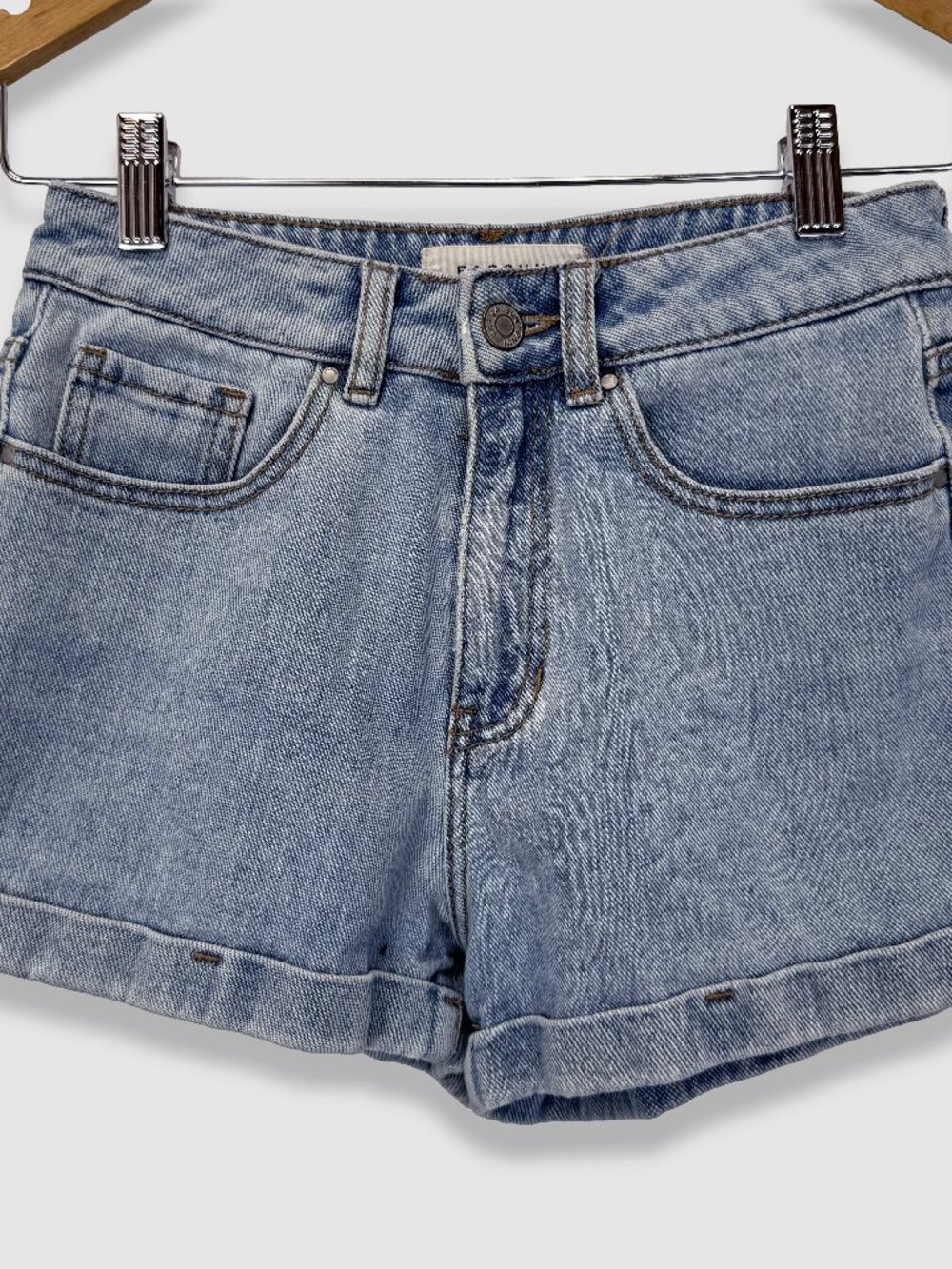 PacSun High Waisted Light Wash Denim Mom Shorts Women's Size 23 Cuffed Hem
